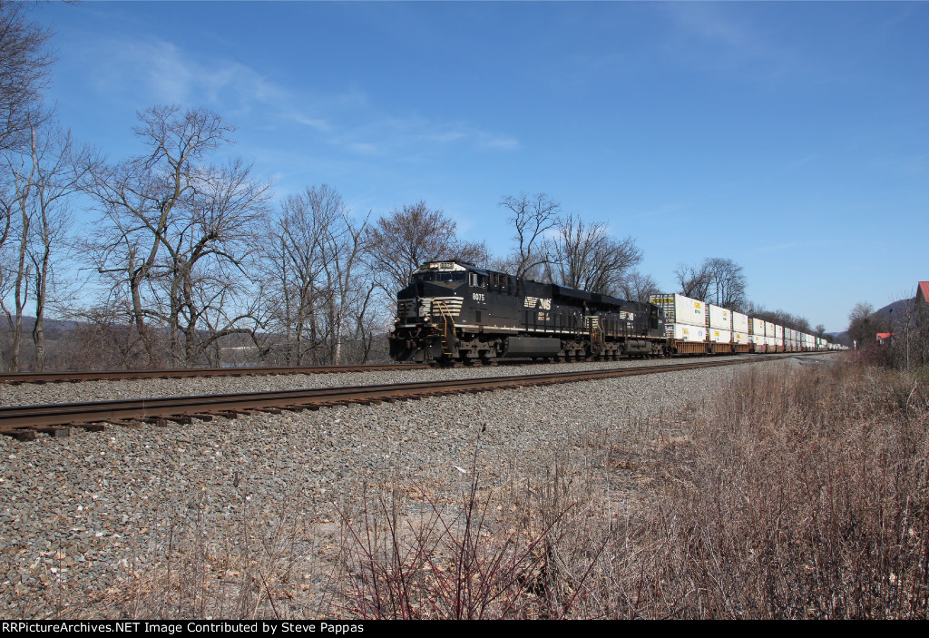 NS 8075 takes train 29G West